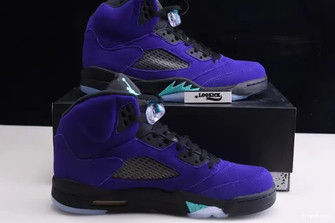 Alternate Jordan 136027-500 Grape Air Retro 5 0516